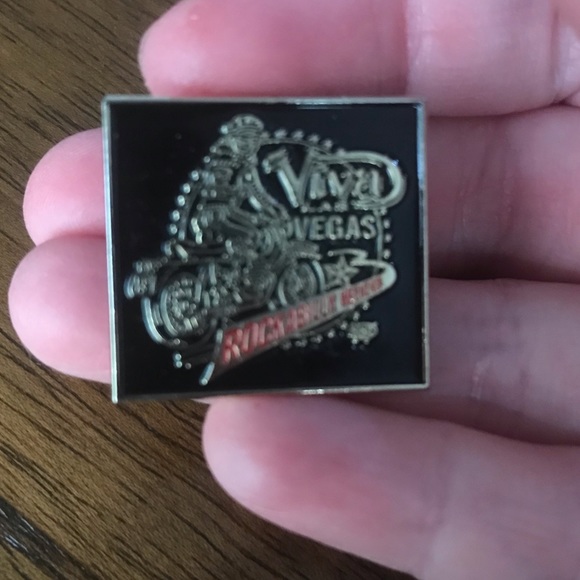 Viva Las Vegas Rockabilly Weekender Pin - Picture 2 of 2